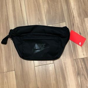 NWT NIKE fanny pack!